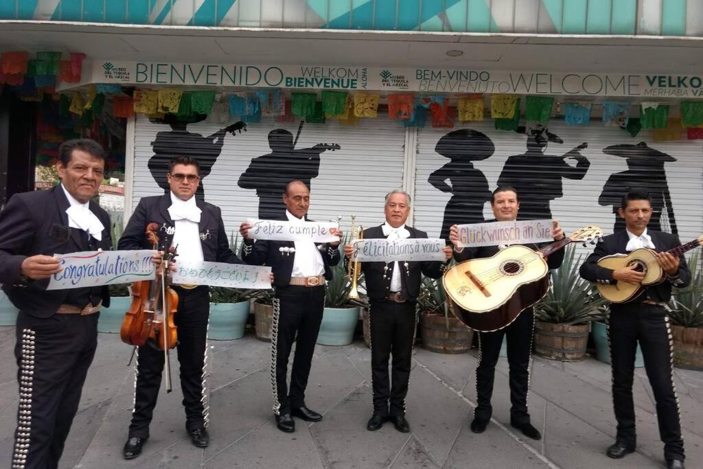 Mexicanissimo!! Awake With Mariachi Serenade Мехико Экстерьер фото